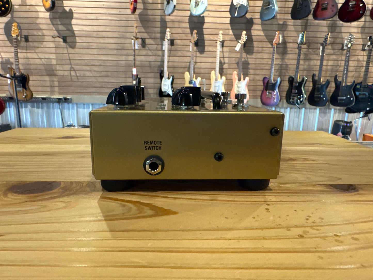 Victory Amps-The Sheriff Valve Preamp Pedal