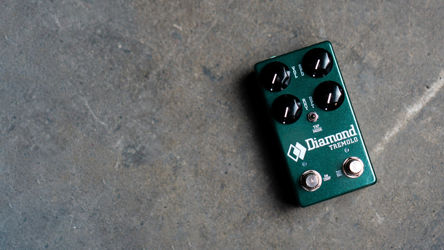 DIAMOND TREMEMO MODULATION PEDAL TOP VIEW