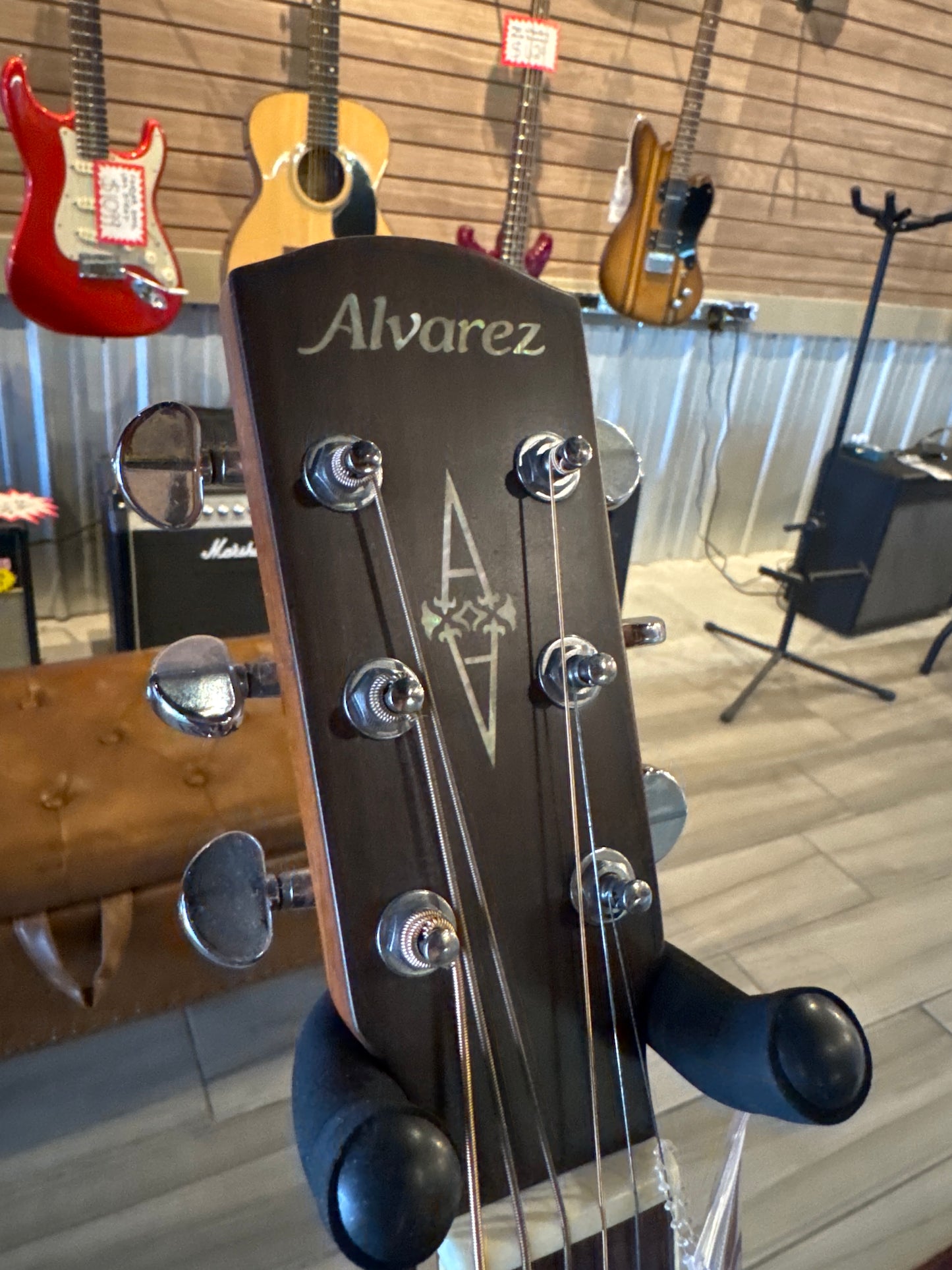 Alvarez ABT60CESHB Artist, Baritone Acoustic Electric
