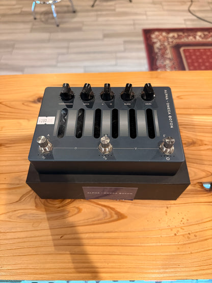 Darkglass Alpha·Omega Φoton Ultra Bass Preamp (USED)