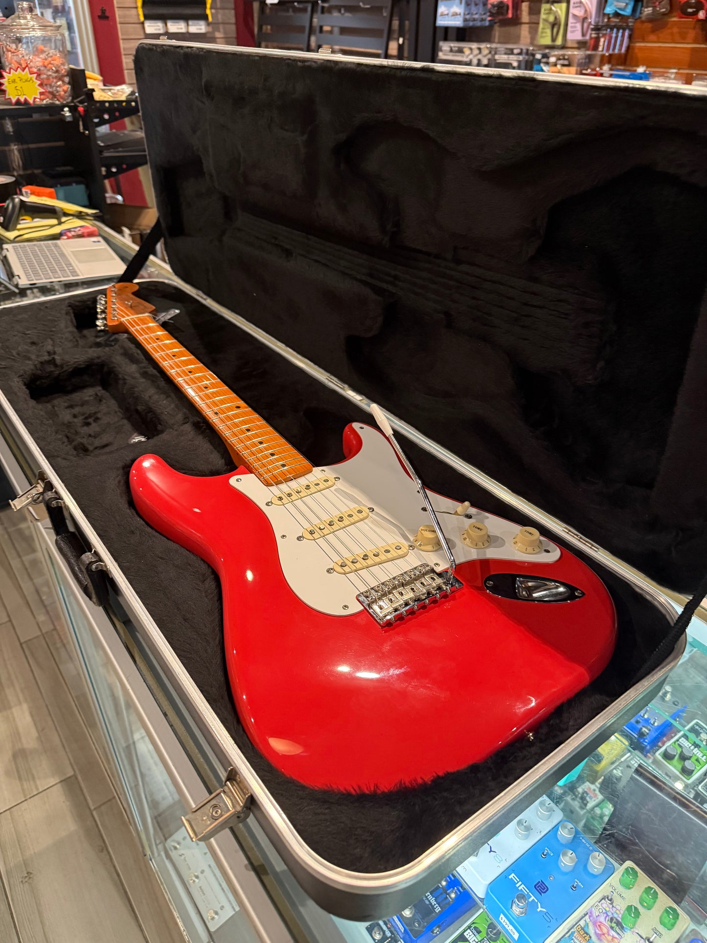 FENDER 1999 50'S CLASSIC SERIES STRATOCASTER CUSTOM FIESTA RED
