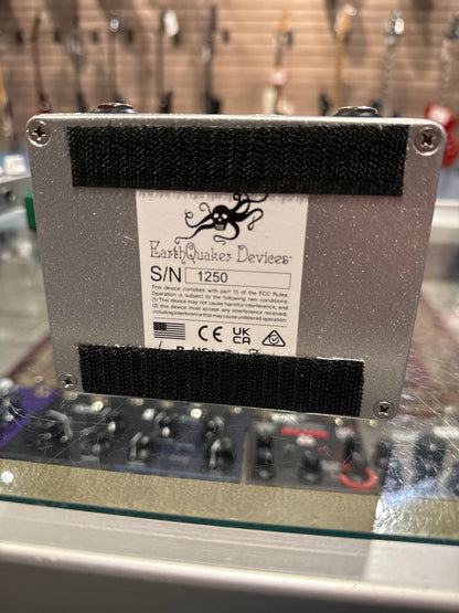 Earthquaker Devices Disaster Transport Delay Modulation Machine (USED)
