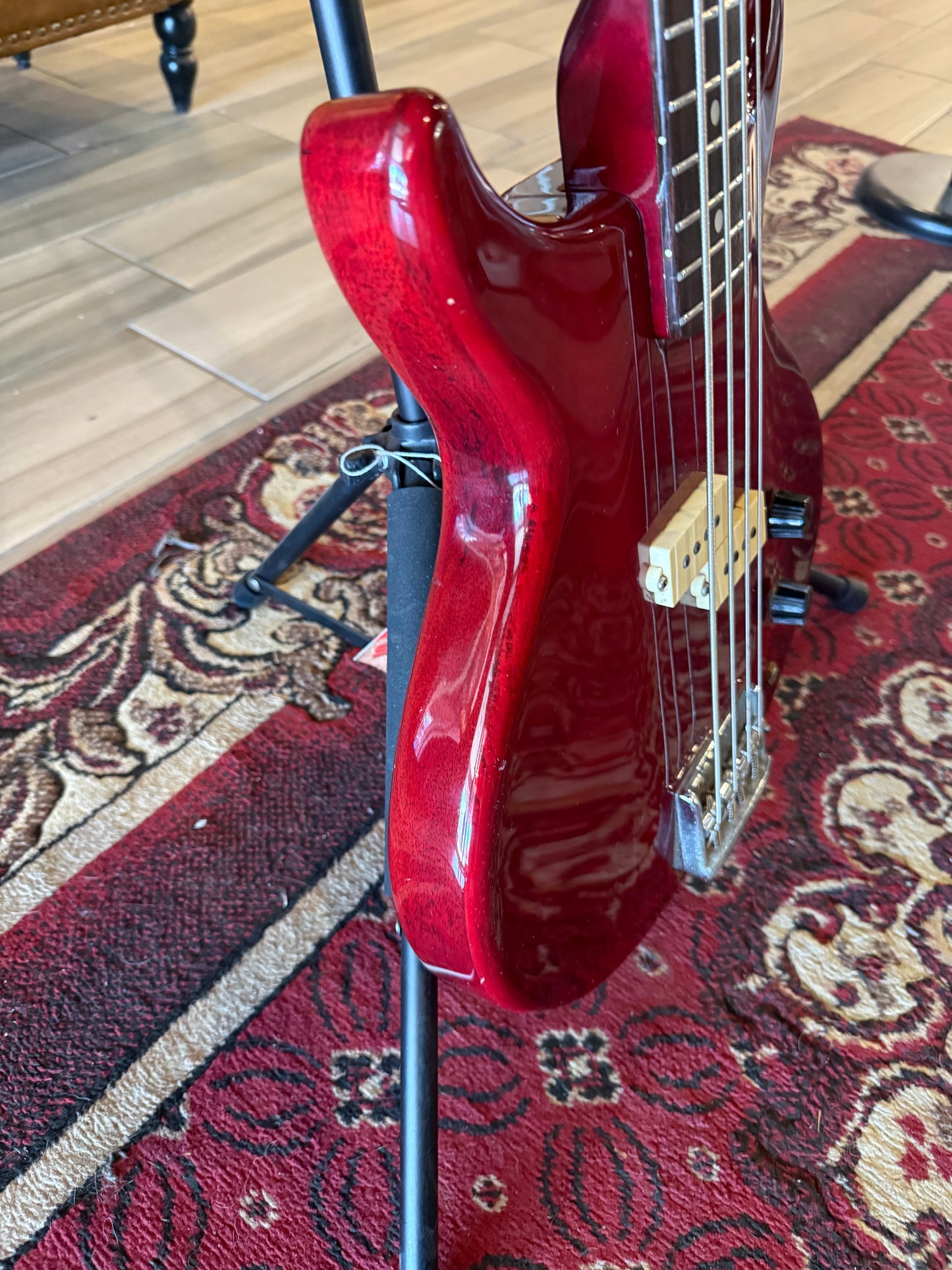 Washburn 1980 SB4R Wing Series Scavenger 4-String Electric Bass Guitar w/Gig Bag (USED)