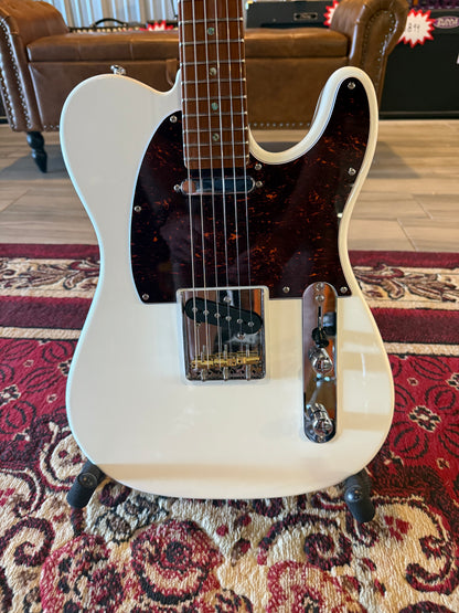 2024 Sire Larry Carlton T7 Antique White w/gig bag