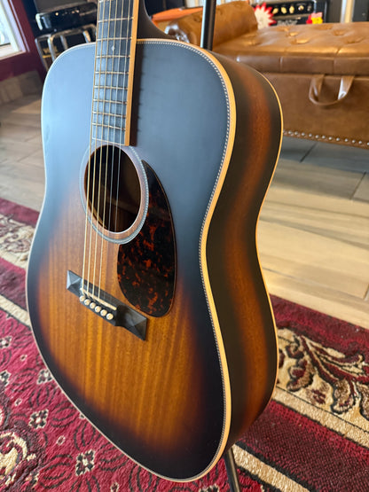Larrivee 	D-40 Vintage Custom (B Stock)