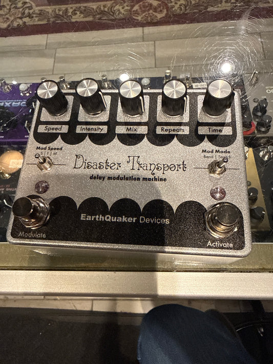 Earthquaker Devices Disaster Transport Delay Modulation Machine (USED)