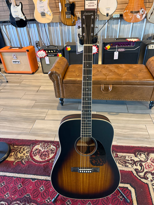 Larrivee 	D-40 Mahogany Top, Vintage Burst & Pyramid Bridge Acoustic (B Stock)