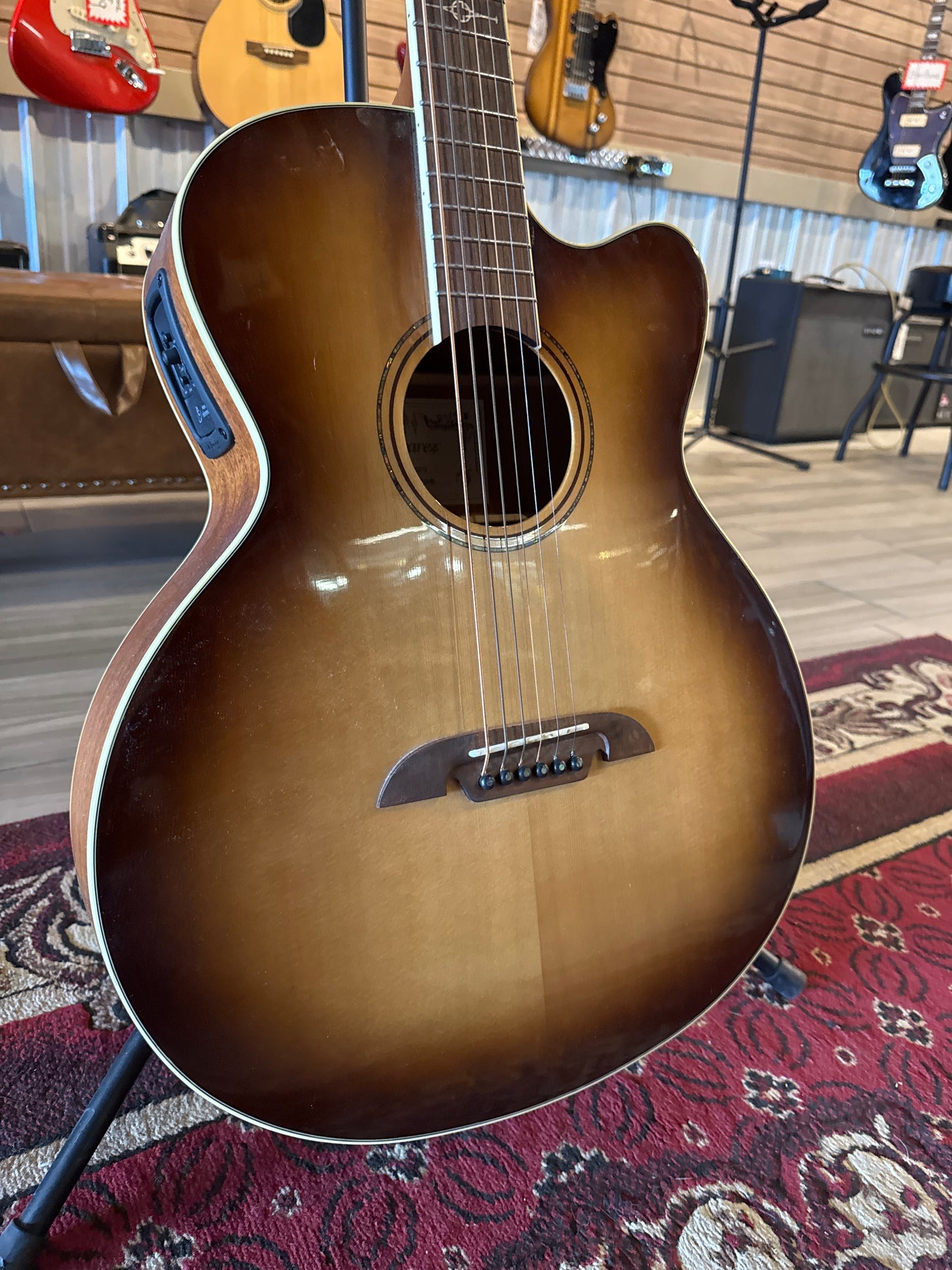 Alvarez ABT60CESHB Artist, Baritone Acoustic Electric