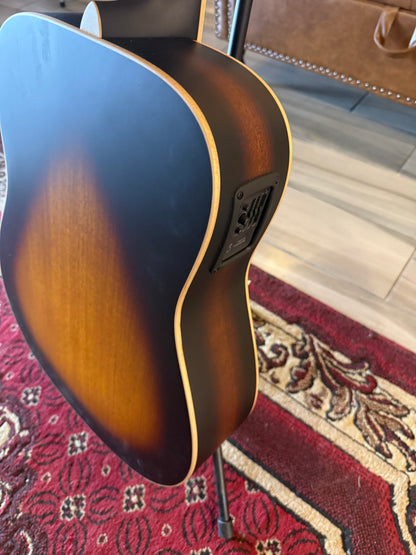 Larrivee 	D-40 Vintage Custom (B Stock)