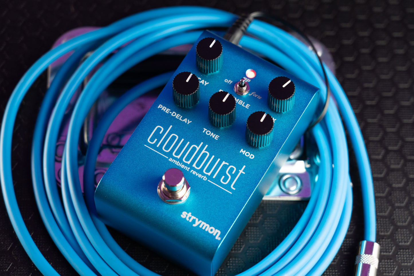 Strymon CloudBurst-Flexible reverb pedal with Ensemble capability