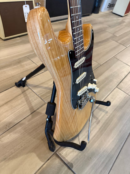 G&L Tribute Legacy Guitar, Rosewood Fretboard, SSS Pickups, Natural Ash w/HSC